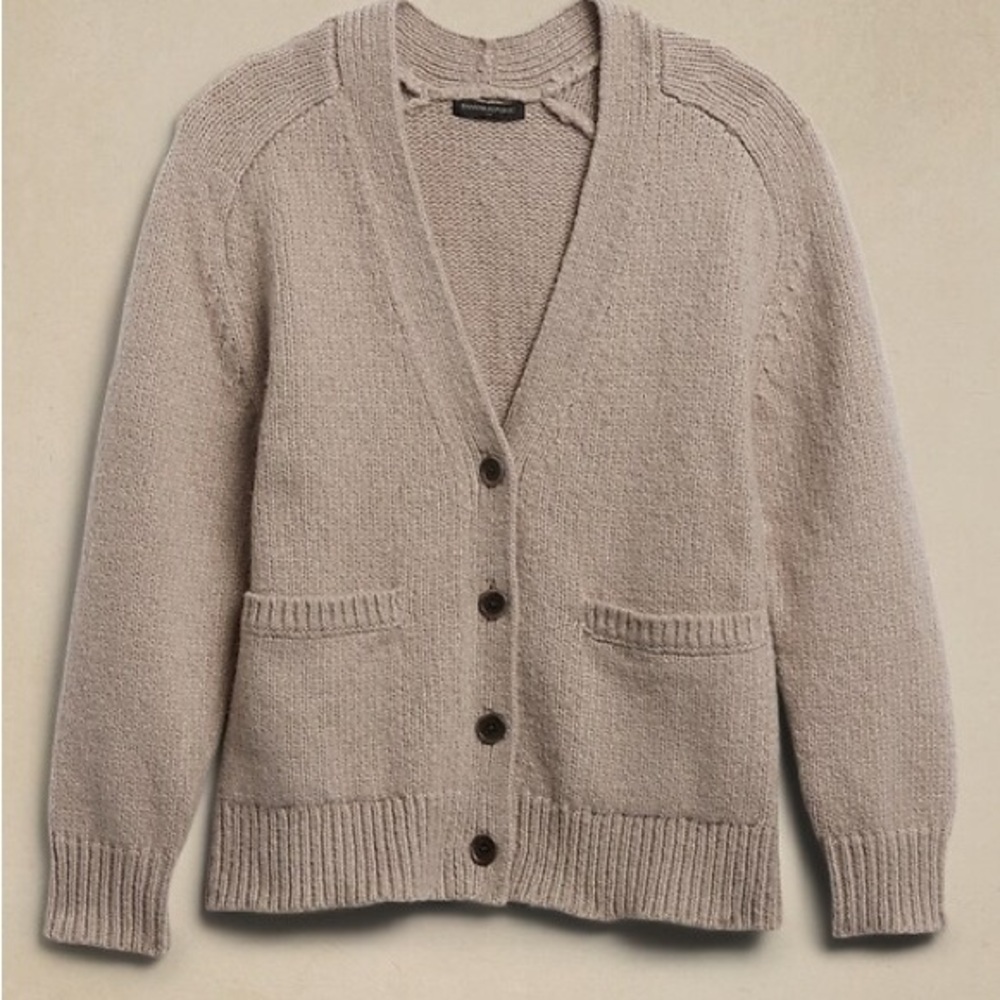 Banana Republic Slouchy Chunky Cardigan in New Heritage Olive. Size Small.